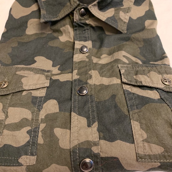 Boys Camouflage Snap Shirt w/ Patches - Picture 8 of 8